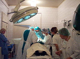 Dr. Makhlouf fue a una misión médica en Rumanía.